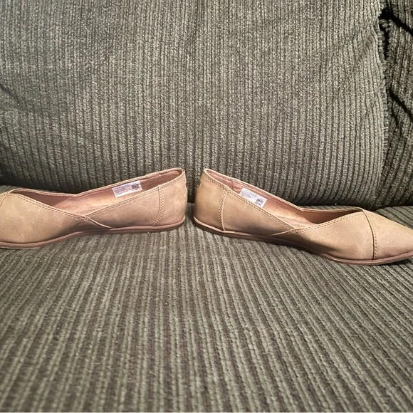 TOMS Women's Camel Loafers - Picture 3 of 8